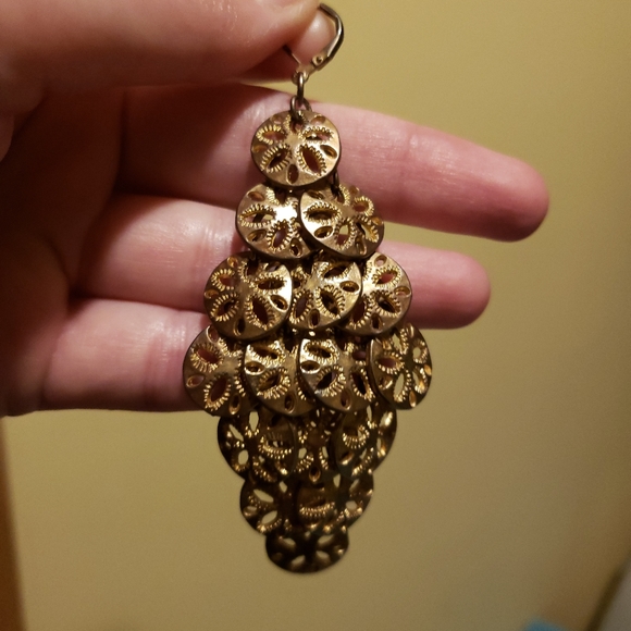 Silverdollar design dangling earrings - Picture 3 of 6